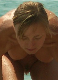 Beach sexpot takes a tan and has fun under control